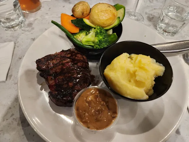 Mike's Grill & Bar Engadine