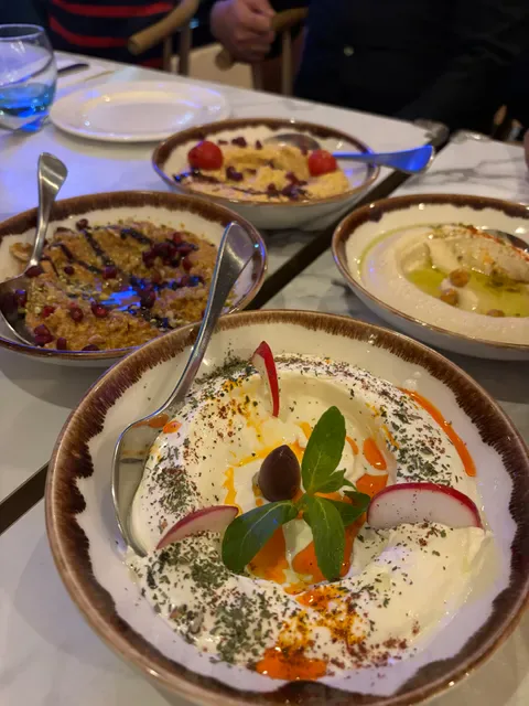 Missony bar & Restaurant Newtown