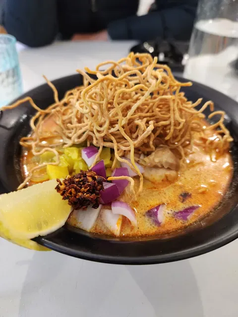 Mon Thai Eatery