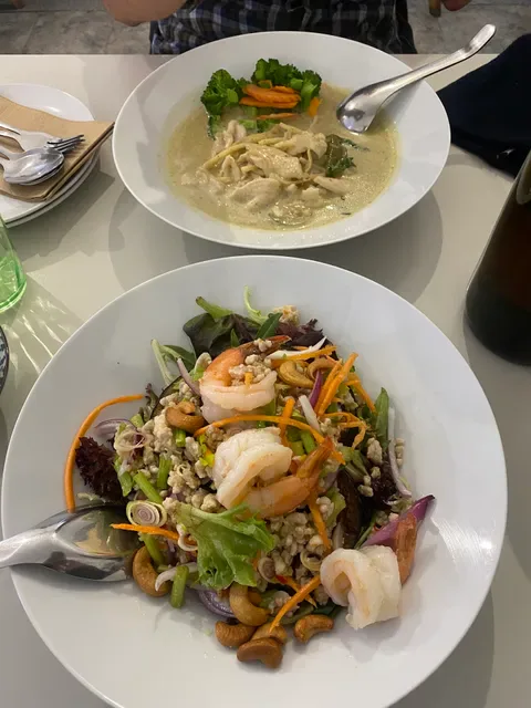 Mon Thai Eatery