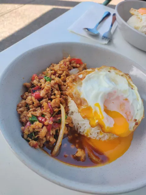 Mon Thai Eatery