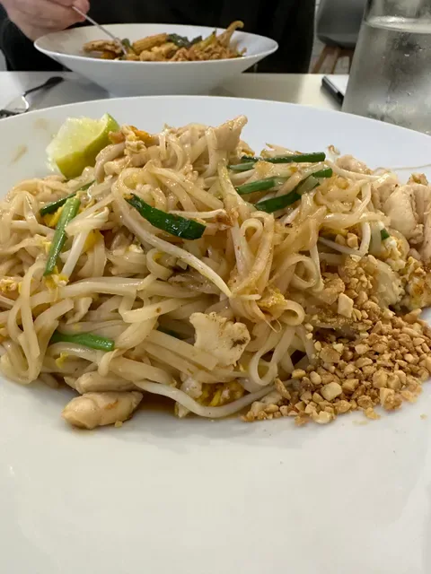 Mon Thai Eatery