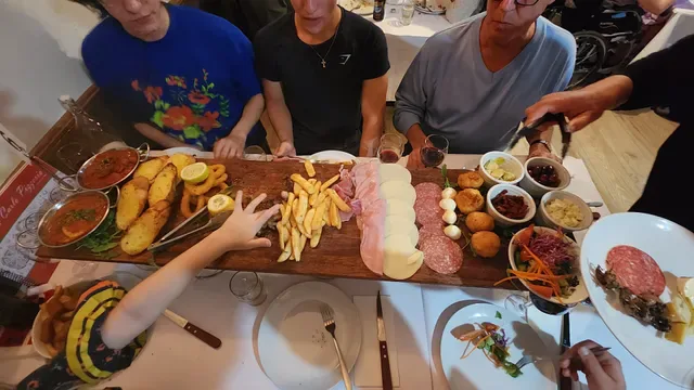 Monte Carlo Pizzeria Restaurant