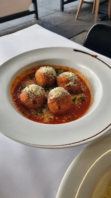 Monte Carlo Pizzeria Restaurant