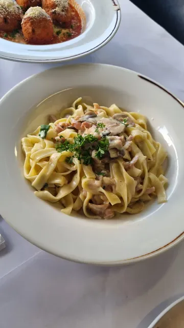 Monte Carlo Pizzeria Restaurant