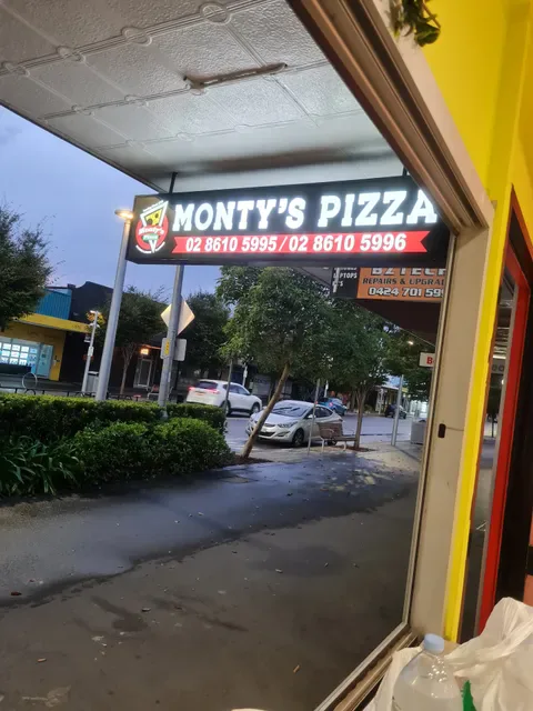 Monty's Pizza St Marys
