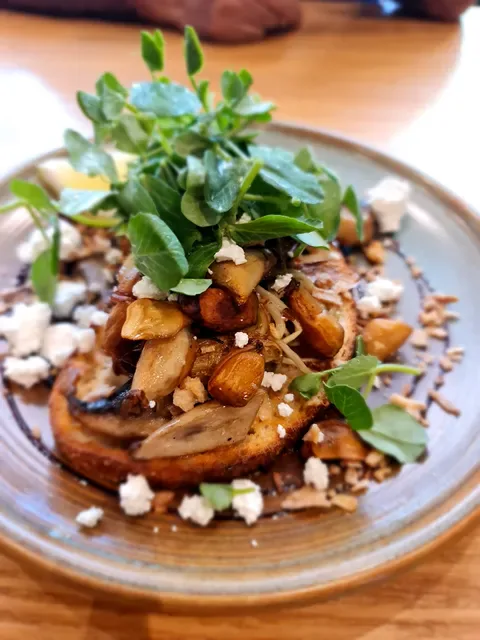 Moss Bros Dessert & Brunch Cafe