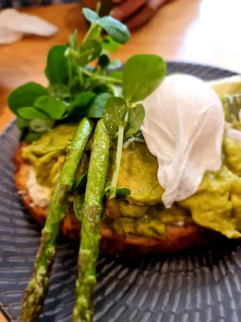 Moss Bros Dessert & Brunch Cafe