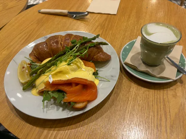 Moss Bros Dessert & Brunch Cafe