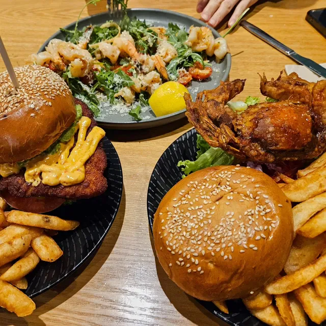 Moss Bros Dessert & Brunch Cafe