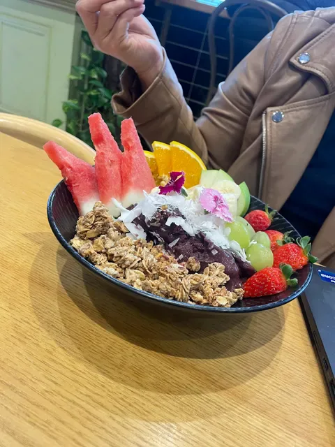 Moss Bros Dessert & Brunch Cafe