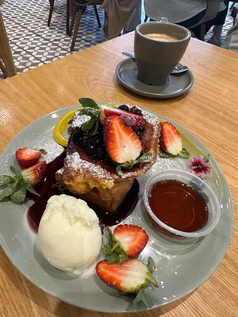 Moss Bros Dessert & Brunch Cafe