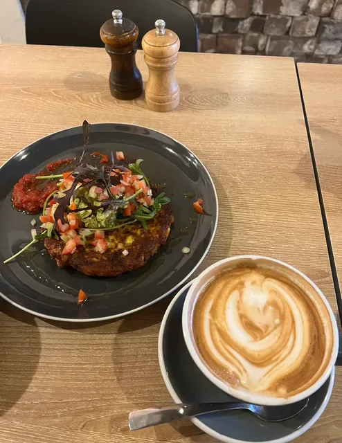 Mr.H Cafe and bar