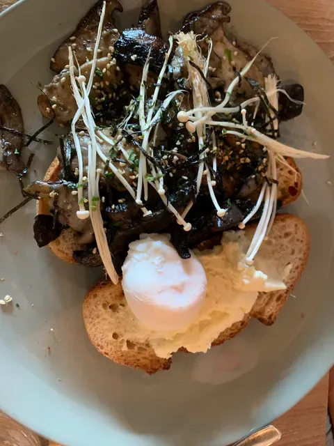 Mr.H Cafe and bar