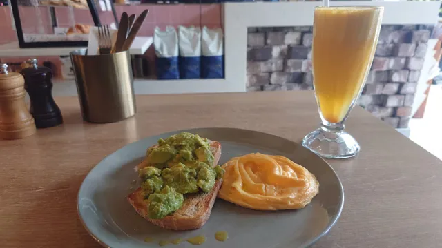 Mr.H Cafe and bar