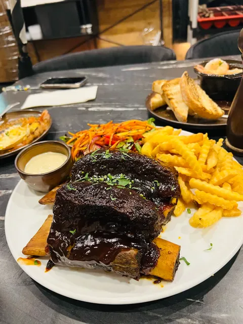 Neyvine Seafood & Grill