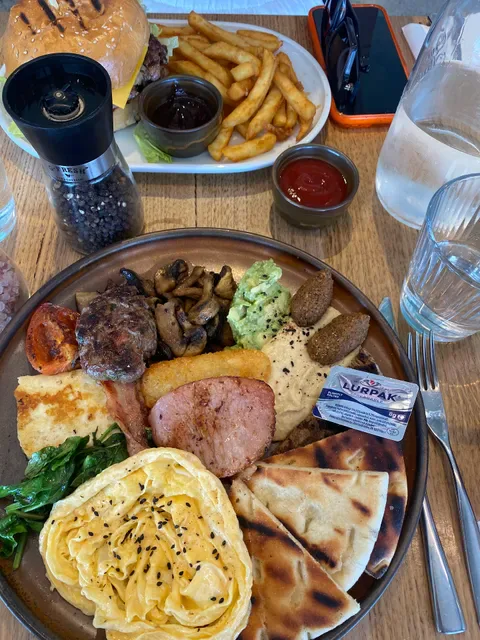 Nouli's Cafe