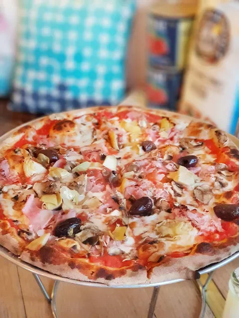 Nude Pizza