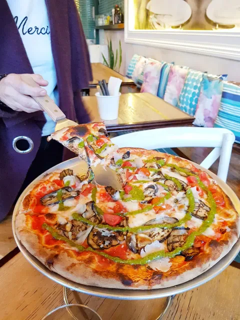 Nude Pizza