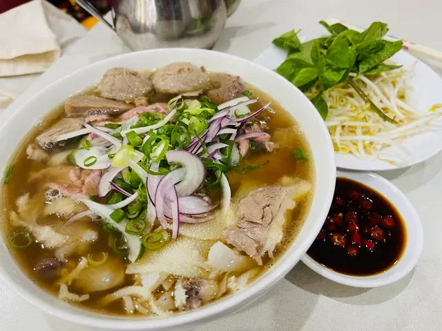 Pho Tau Bay