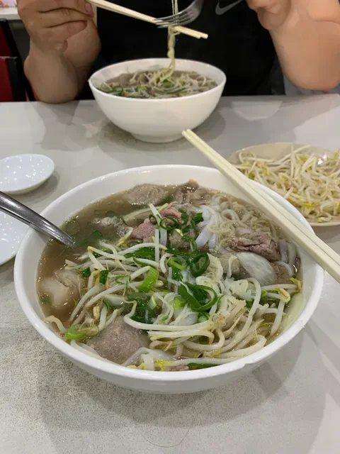 Pho Tau Bay