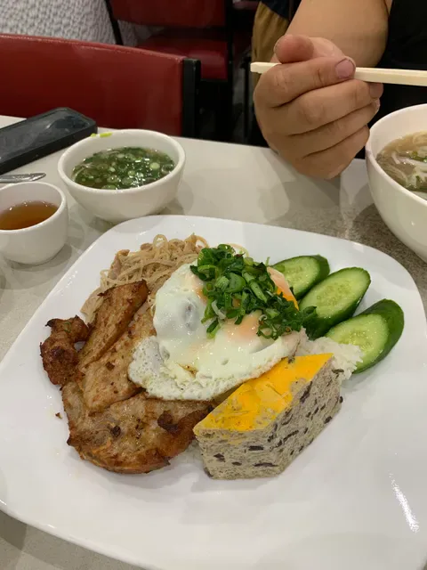 Pho Tau Bay