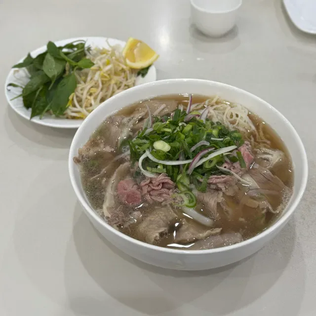 Pho Tau Bay
