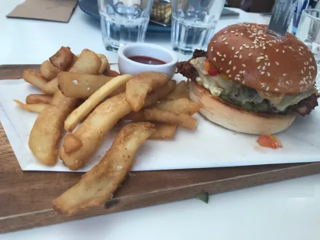 Pickle & Lou Cafe