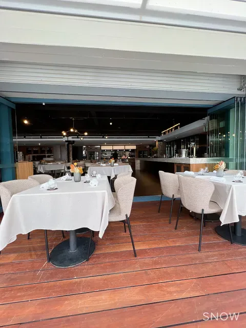 Pier Bar
