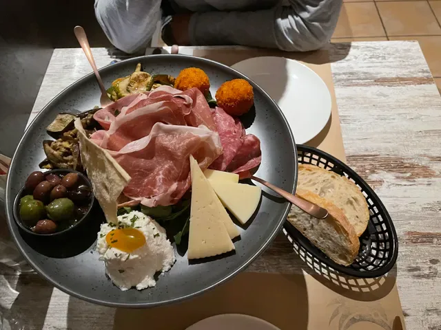 PIKKIO Pizzeria Trattoria