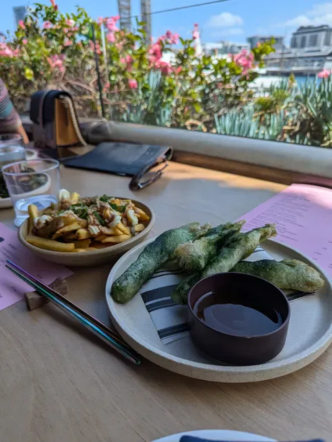 Rekodo Restaurant & Vinyl Bar