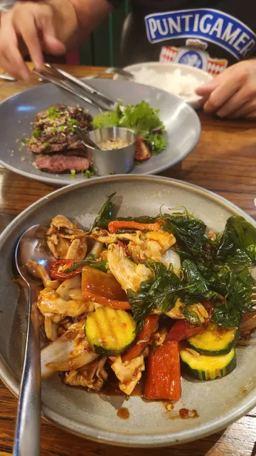 Ros Niyom Thai Restaurant and Bar (Kirrawee)