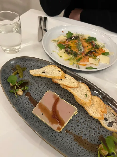 Saveur Restaurant