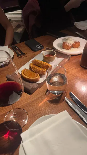 Solander Dining and Bar