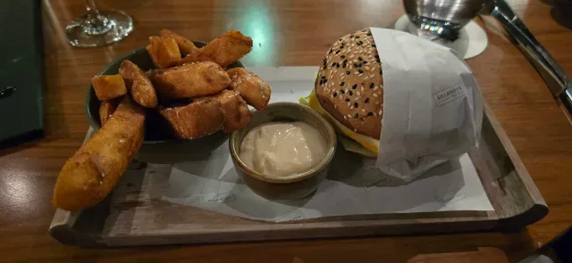 Solander Dining and Bar