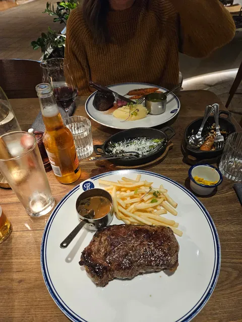 Teddy Larkin’s Seafood & Steakhouse