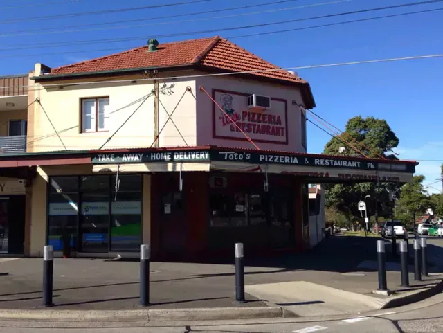 Totos Pizzeria Rodd Point