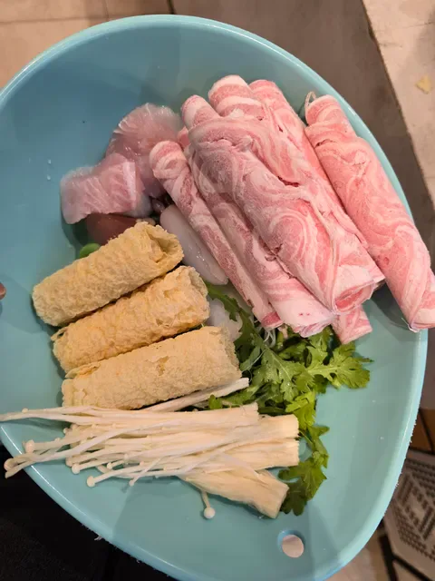 串串叔叔麻辣烫 (UNCLE CHUAN CHUAN)