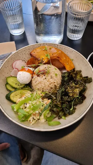 Warren & Holt Wholefoods Eatery