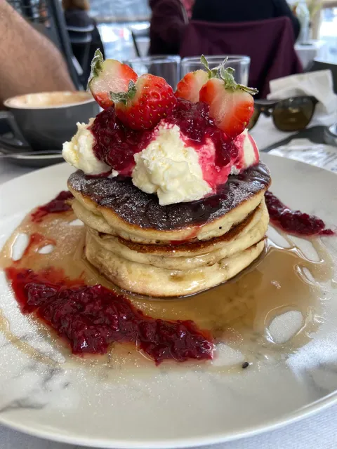 Waterside Bistro - waterfront cafe