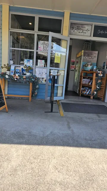 Waterside Bistro - waterfront cafe