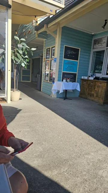 Waterside Bistro - waterfront cafe
