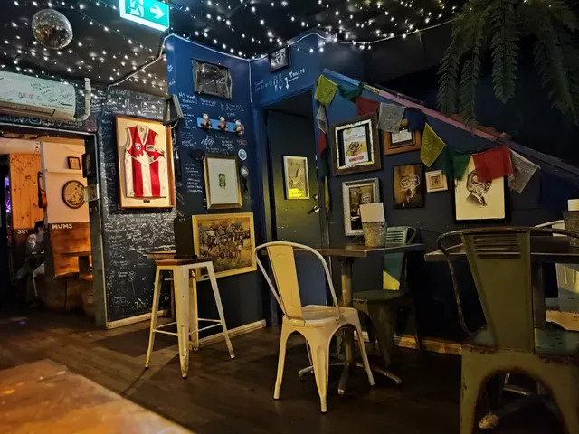 Wings And Tins Darlinghurst