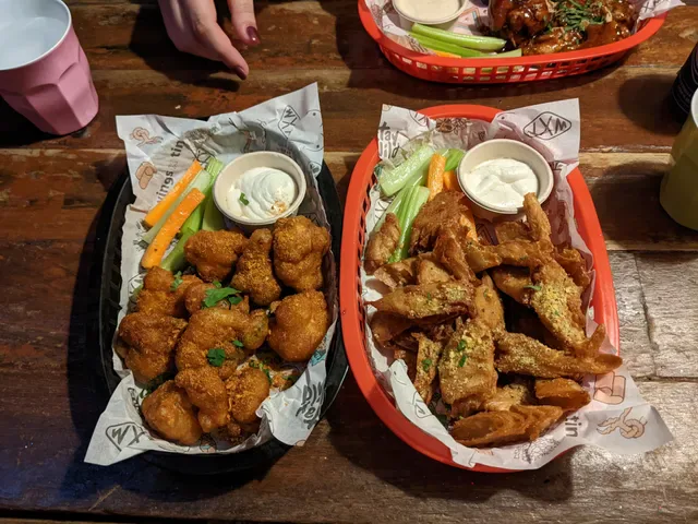 Wings And Tins Darlinghurst