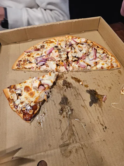 Yumm!!! Gourmet Pizza Kitchen