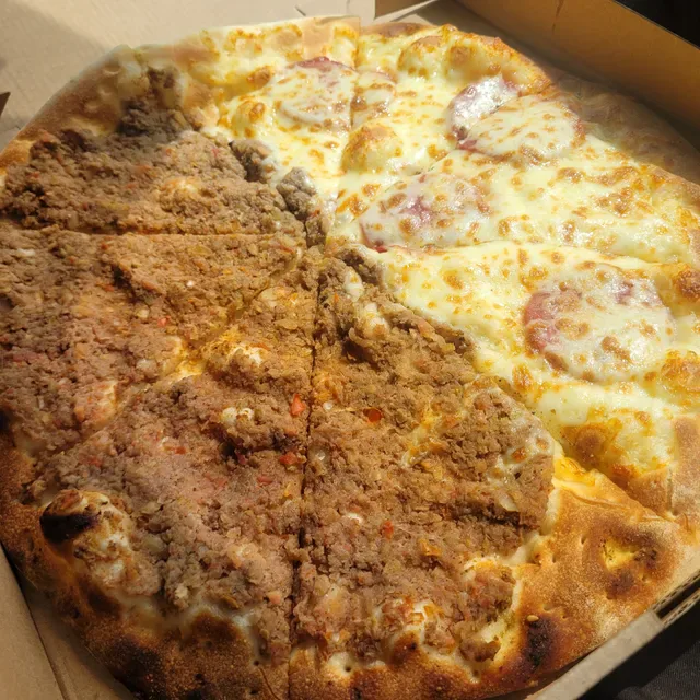 Zahra's Pizza and Munoosh