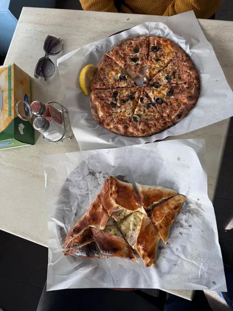 Zahra's Pizza and Munoosh