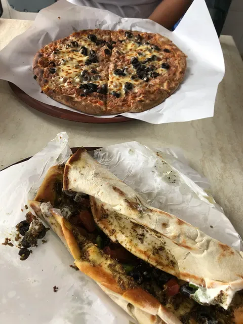 Zahra's Pizza and Munoosh