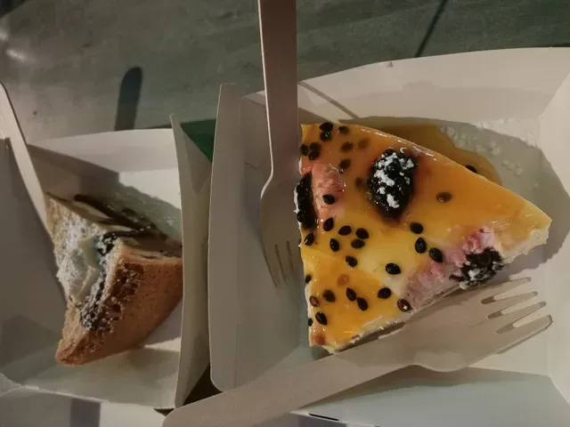 13 Bees Bakery