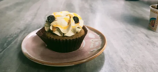 13 Bees Bakery